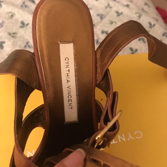 Cynthia Vincent sz 6.5 brown wedges leather - Picture 2 of 8